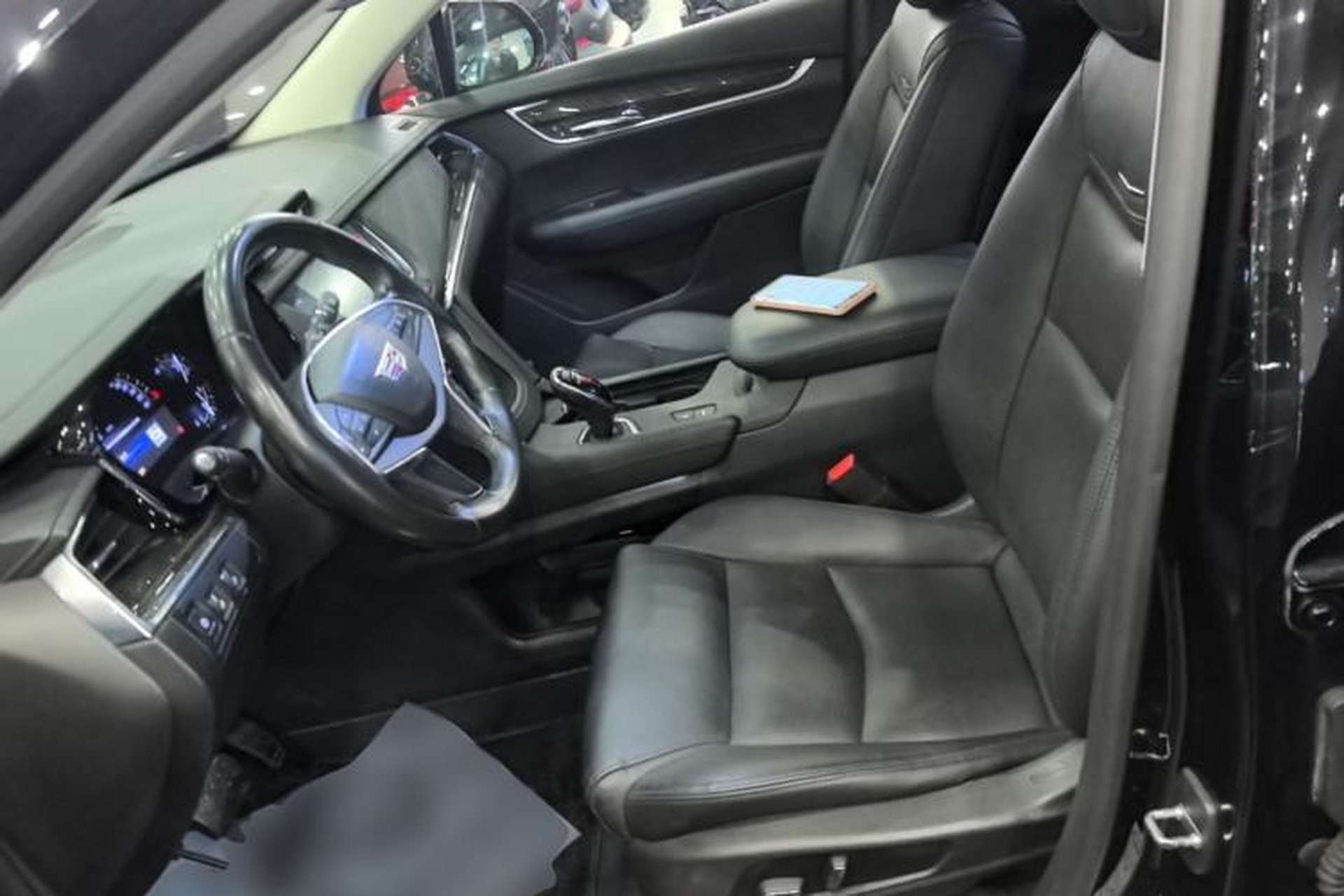 Used Cadillac XT5 2016 25T Luxury Model Left Front Seat