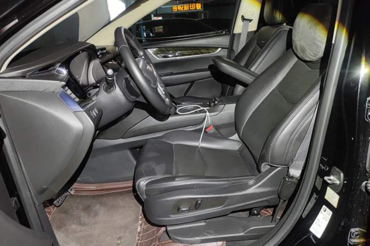 Used Cadillac XT5 2016 25T Luxury Model Left Front Seat