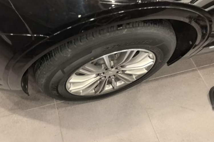 Used Cadillac XT5 2016 25T Luxury Model Left Front Wheel Hub