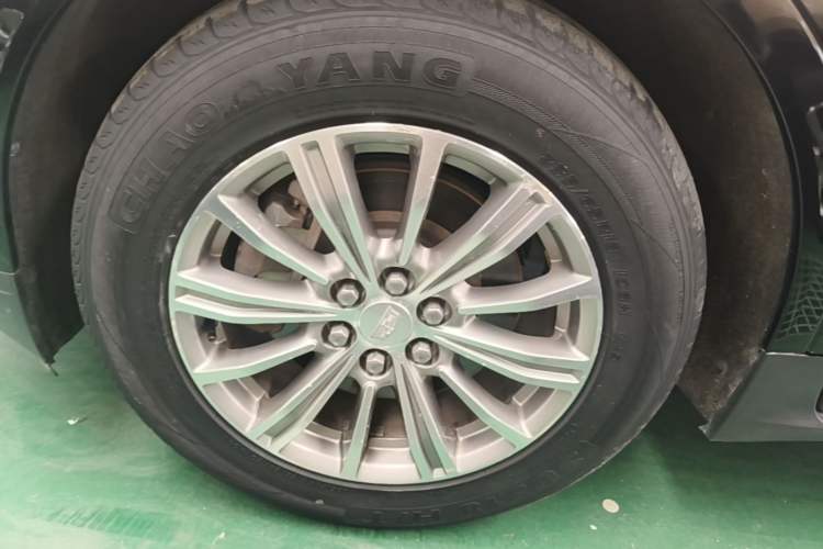 Used Cadillac XT5 2016 28T Four-Wheel Drive Luxury Model Left Front Wheel Hub