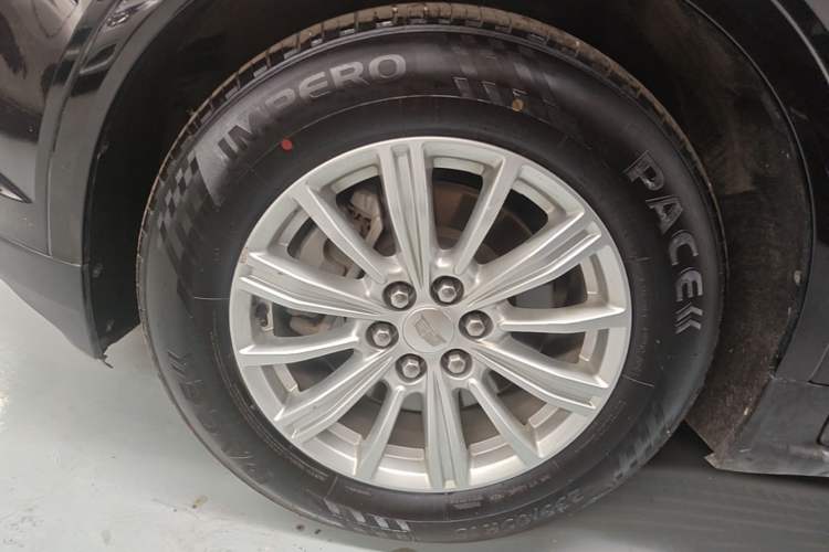Used Cadillac XT5 2016 25T Tech Edition Left Front Wheel Hub