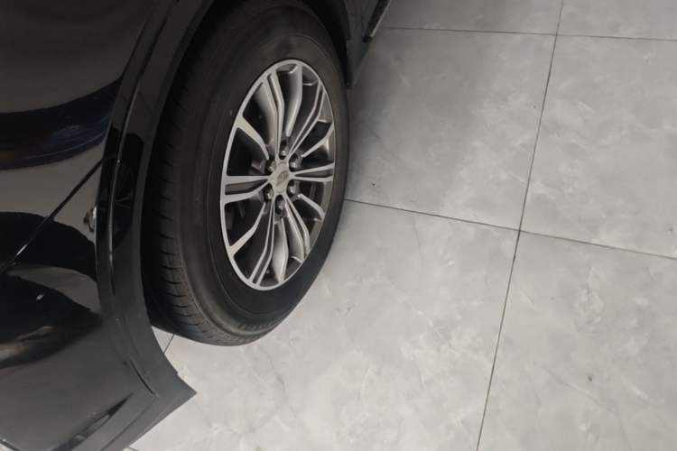 Used Cadillac XT5 2016 25T Luxury Model Left Front Wheel Hub