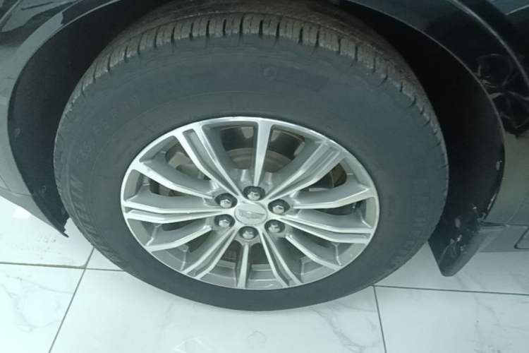 Used Cadillac XT5 2016 25T Luxury Model Left Front Wheel Hub