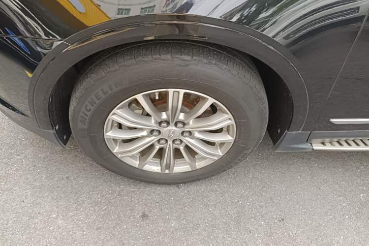 Used Cadillac XT5 2016 25T Luxury Model Left Front Wheel Hub