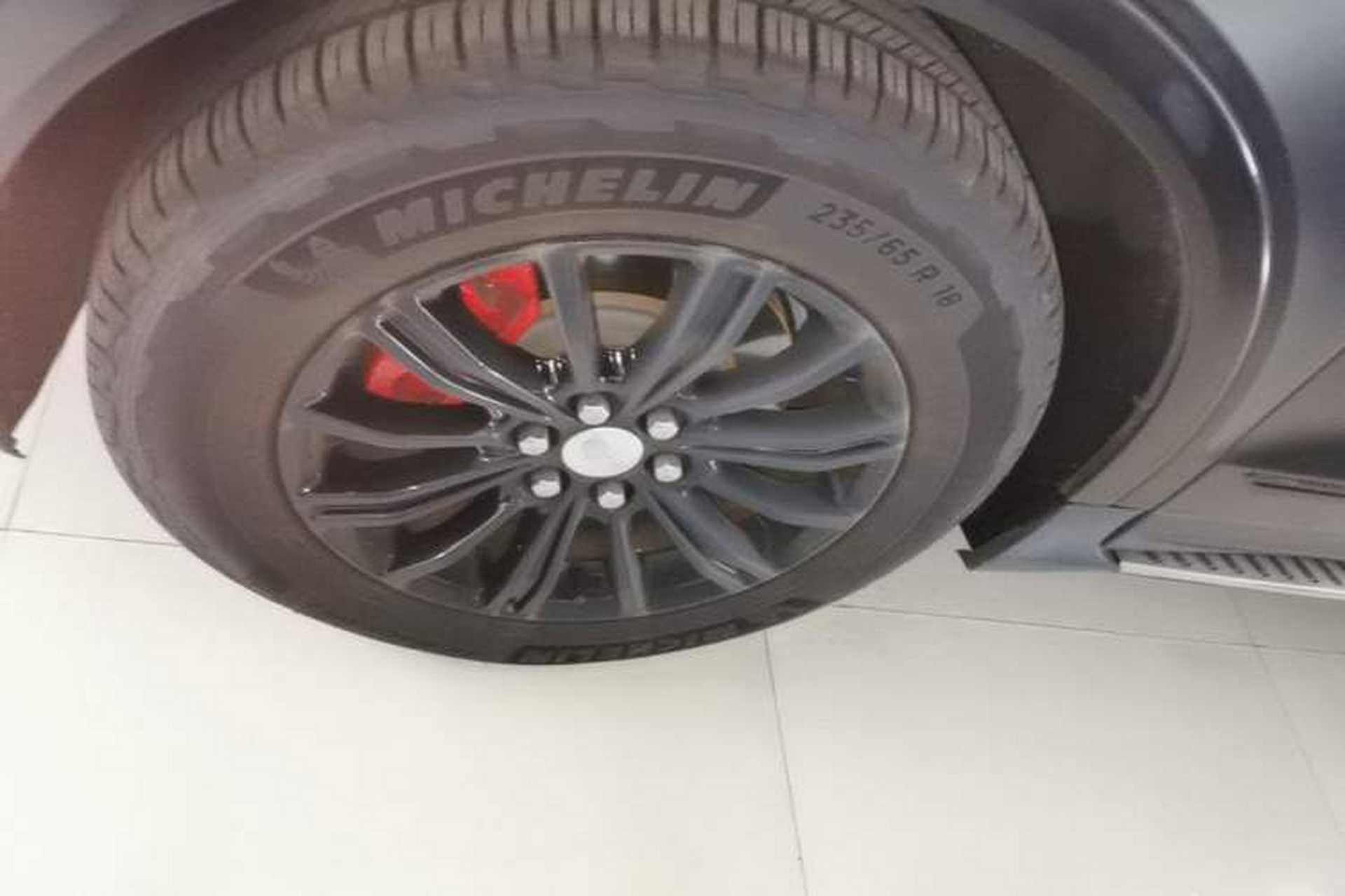 Used Cadillac XT5 2016 25T Luxury Model Left Front Wheel Hub