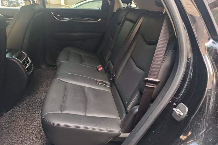 Used Cadillac XT5 2016 28T Four-Wheel Drive Luxury Model Left Rear Seat