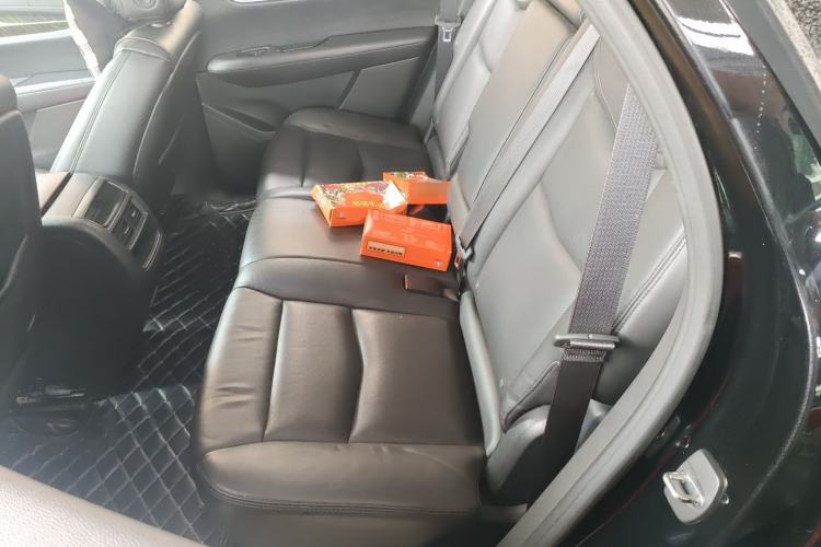 Used Cadillac XT5 2016 28T Four-Wheel Drive Luxury Model Left Rear Seat