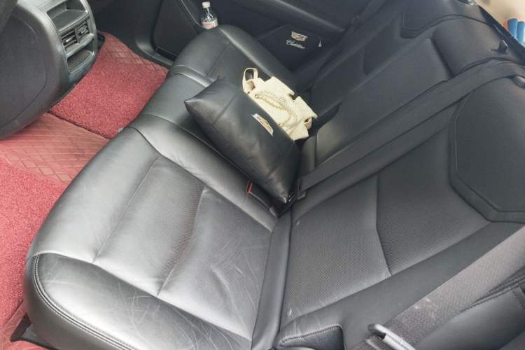 Used Cadillac XT5 2016 28T Four-Wheel Drive Luxury Model Left Rear Seat
