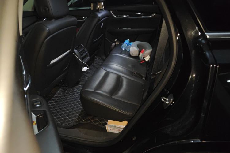 Used Cadillac XT5 2016 28T Four-Wheel Drive Luxury Model Left Rear Seat