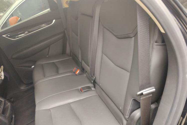 Used Cadillac XT5 2016 28T Four-Wheel Drive Luxury Model Left Rear Seat
