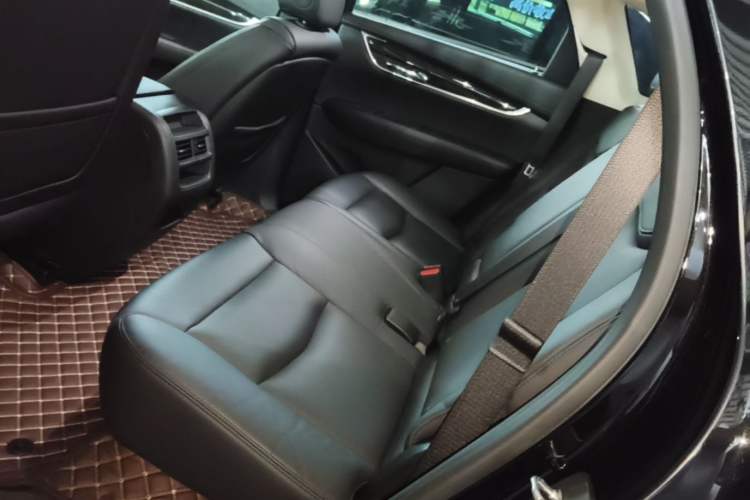 Used Cadillac XT5 2016 25T Luxury Model Left Rear Seat