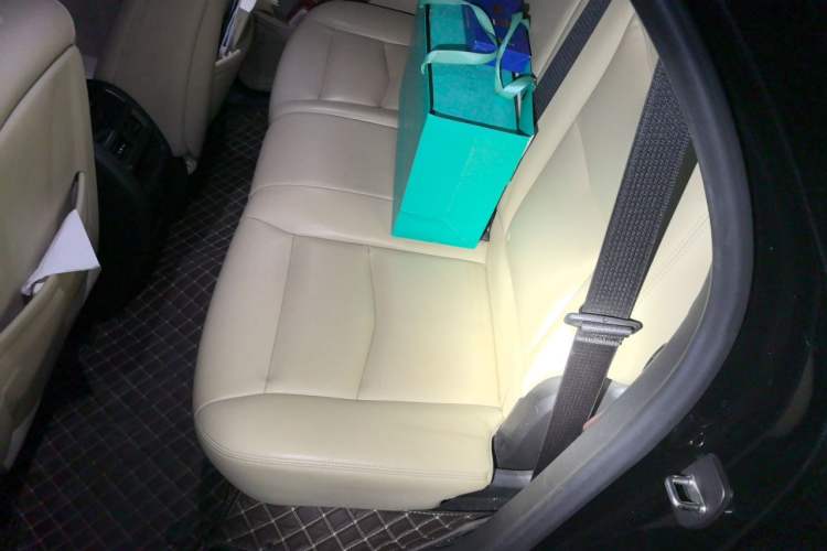 Used Cadillac XT5 2016 25T Tech Edition Left Rear Seat