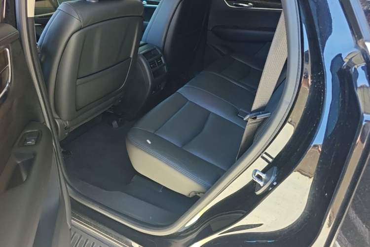 Used Cadillac XT5 2016 28T Four-Wheel Drive Luxury Model Left Rear Seat