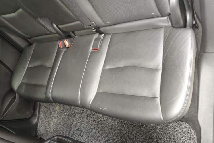 Used Cadillac XT5 2016 28T Four-Wheel Drive Luxury Model Left Rear Seat