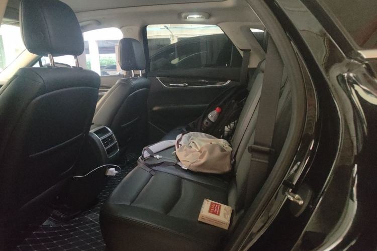 Used Cadillac XT5 2016 28T Four-Wheel Drive Luxury Model Left Rear Seat