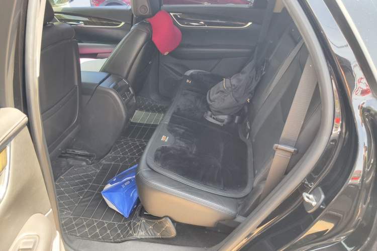 Used Cadillac XT5 2016 28T Four-Wheel Drive Luxury Model Left Rear Seat
