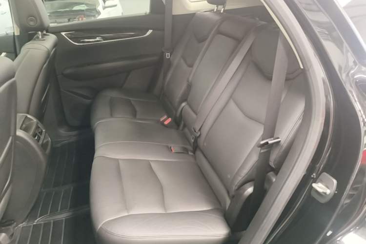 Used Cadillac XT5 2016 28T Four-Wheel Drive Luxury Model Left Rear Seat