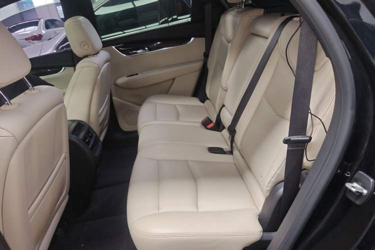Used Cadillac XT5 2016 25T Tech Edition Left Rear Seat