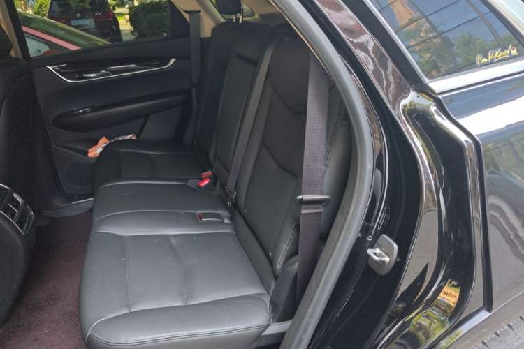 Used Cadillac XT5 2016 28T Four-Wheel Drive Luxury Model Left Rear Seat
