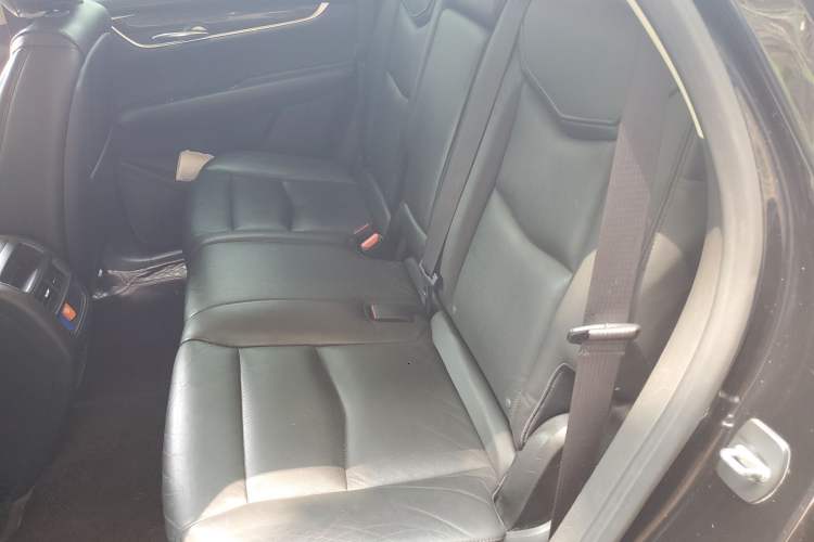 Used Cadillac XT5 2016 28T Four-Wheel Drive Luxury Model Left Rear Seat