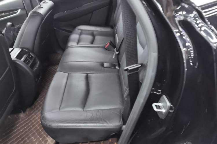 Used Cadillac XT5 2016 28T Four-Wheel Drive Luxury Model Left Rear Seat