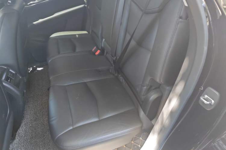 Used Cadillac XT5 2016 28T Four-Wheel Drive Luxury Model Left Rear Seat