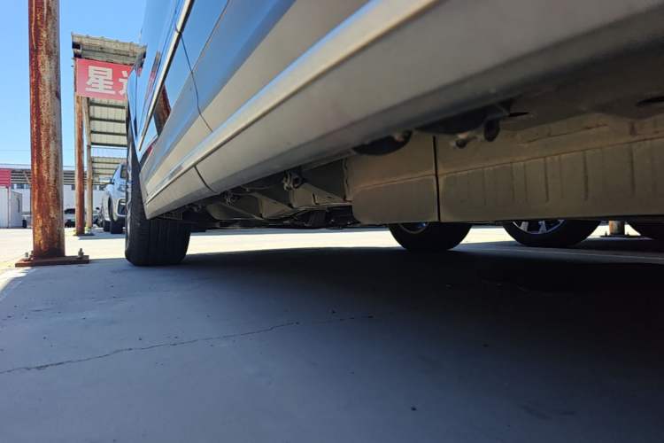Used Cadillac XT5 2016 28T Four-Wheel Drive Luxury Model Left Side Sill