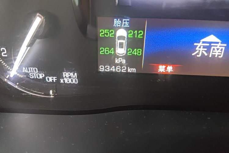 Used Cadillac XT5 2016 25T Luxury Model Odometer Close Up