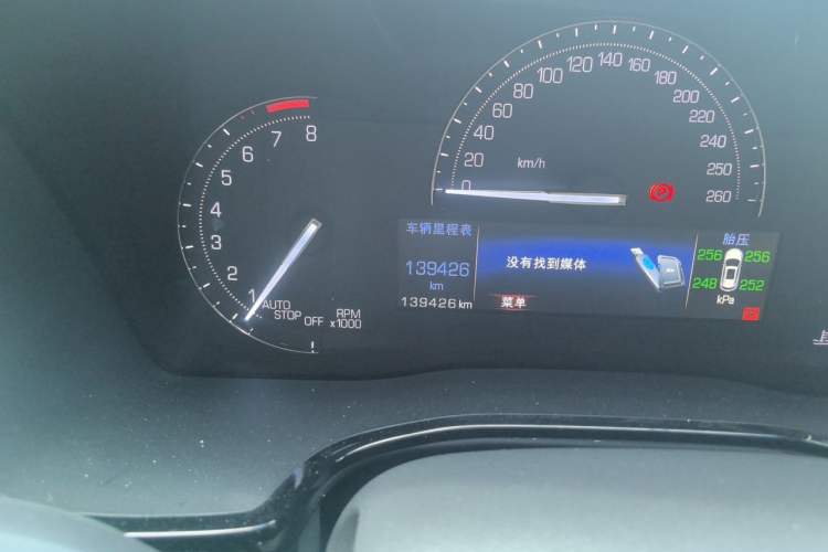 Used Cadillac XT5 2016 28T Four-Wheel Drive Tech Version Odometer Close Up