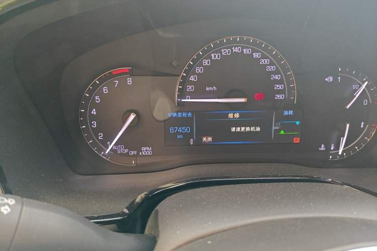 Used Cadillac XT5 2016 25T Luxury Model Odometer Close Up