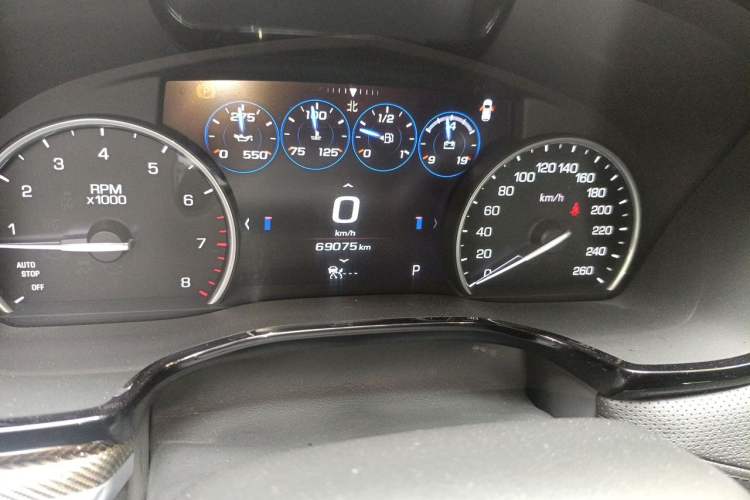 Used Cadillac XT5 2016 28T Four-Wheel-Drive Leading Model Odometer Close Up
