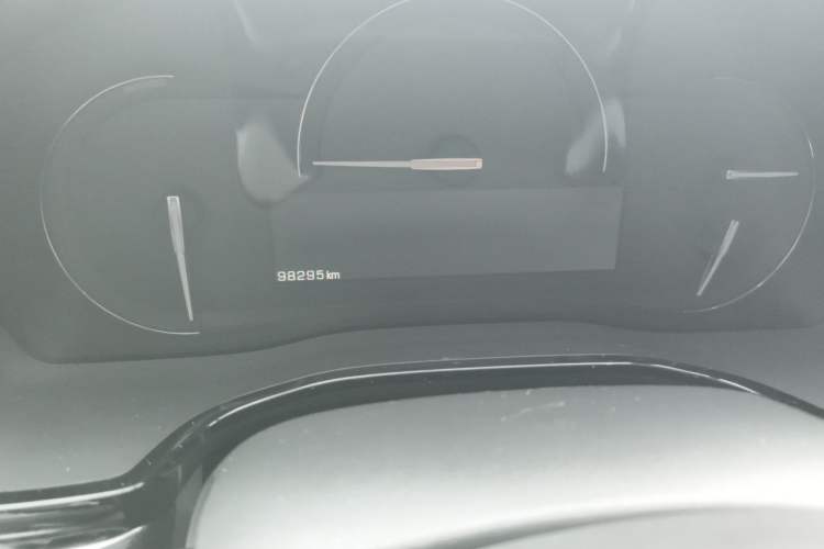 Used Cadillac XT5 2016 25T Luxury Model Odometer Close Up
