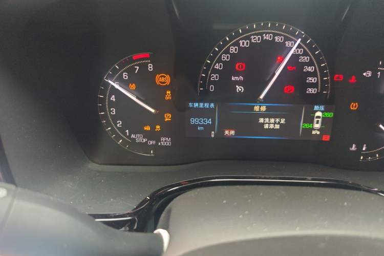 Used Cadillac XT5 2016 25T Luxury Model Odometer Close Up