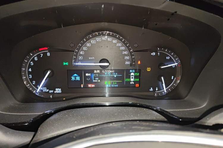 Used Cadillac XT5 2016 25T Luxury Model Odometer Close Up
