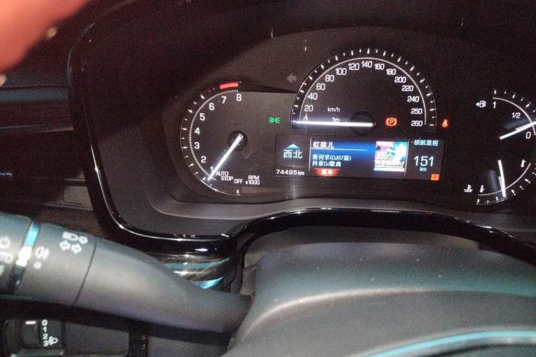 Used Cadillac XT5 2016 25T Luxury Model Odometer Close Up