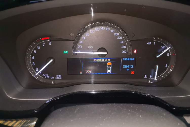 Used Cadillac XT5 2016 28T Four-Wheel Drive Luxury Model Odometer Close Up