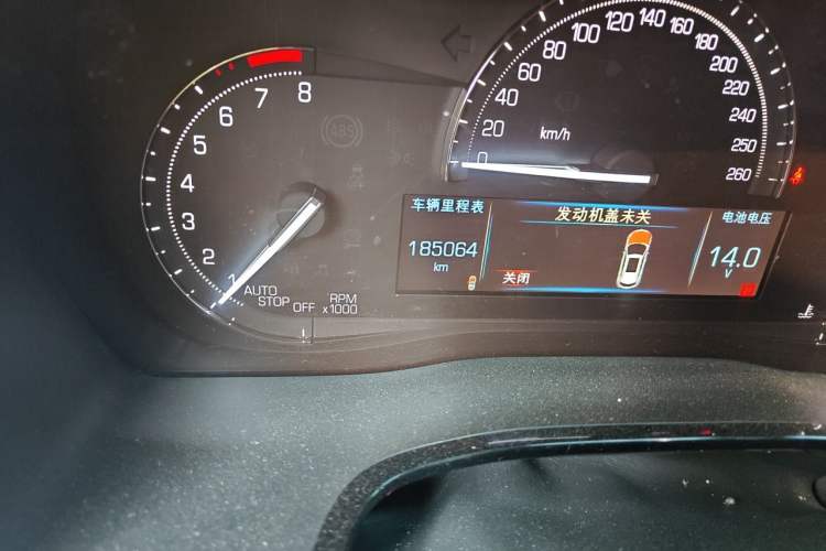 Used Cadillac XT5 2016 28T Four-Wheel Drive Luxury Model Odometer Close Up