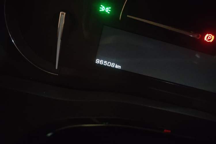 Used Cadillac XT5 2016 28T Four-Wheel Drive Luxury Model Odometer Close Up