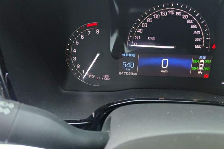 Used Cadillac XT5 2016 28T Four-Wheel Drive Luxury Model Odometer Close Up
