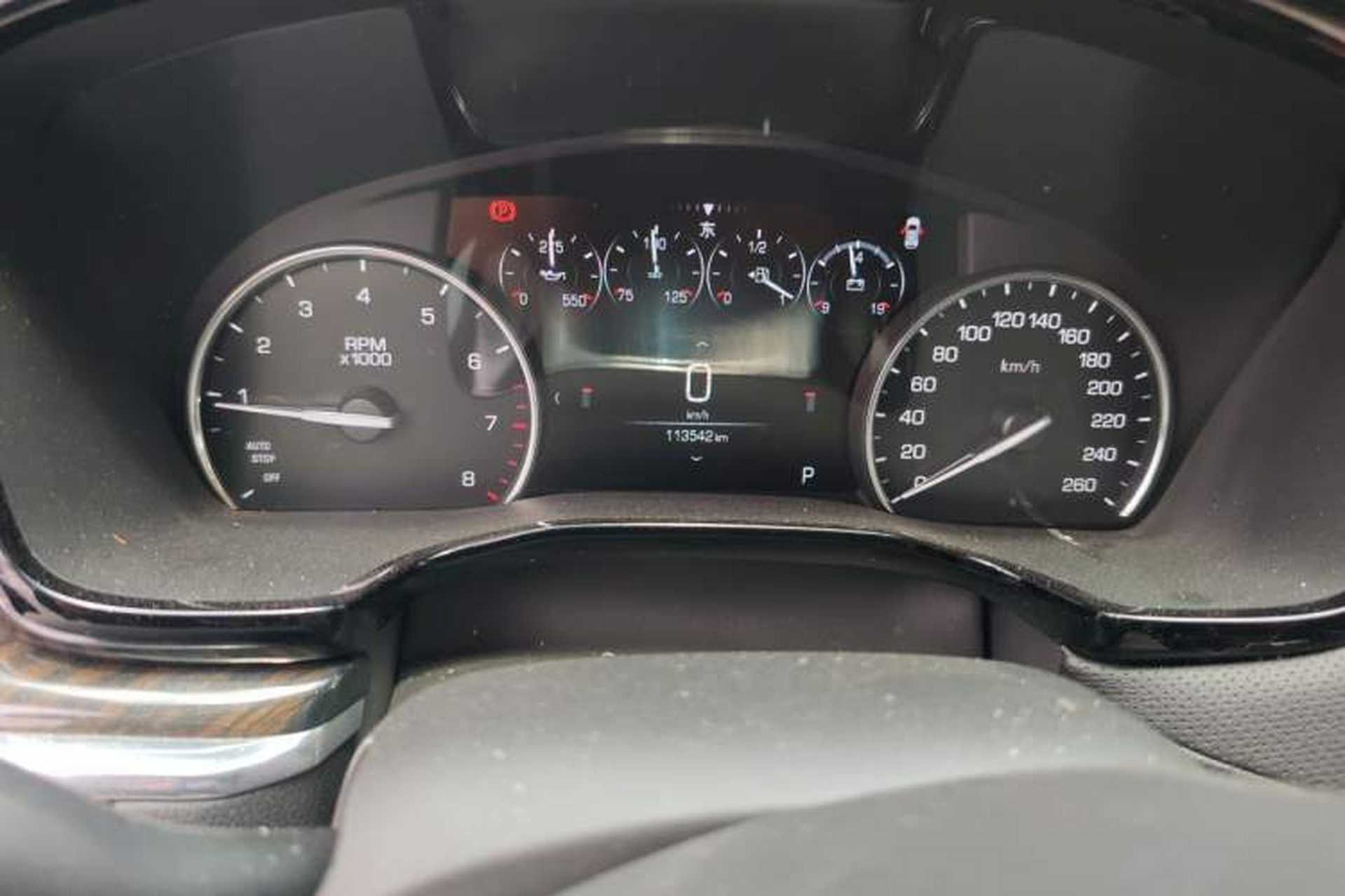 Used Cadillac XT5 2016 25T Luxury Model Odometer Close Up