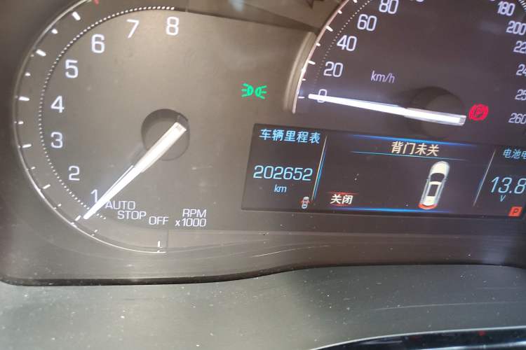 Used Cadillac XT5 2016 28T Four-Wheel Drive Luxury Model Odometer Close Up