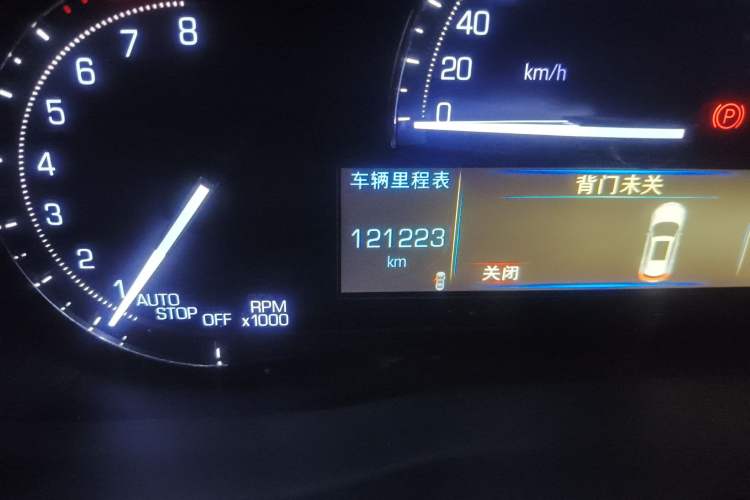 Used Cadillac XT5 2016 25T Luxury Model Odometer Close Up