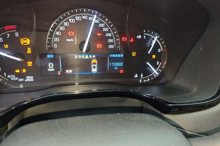 Used Cadillac XT5 2016 25T Tech Edition Odometer Close Up