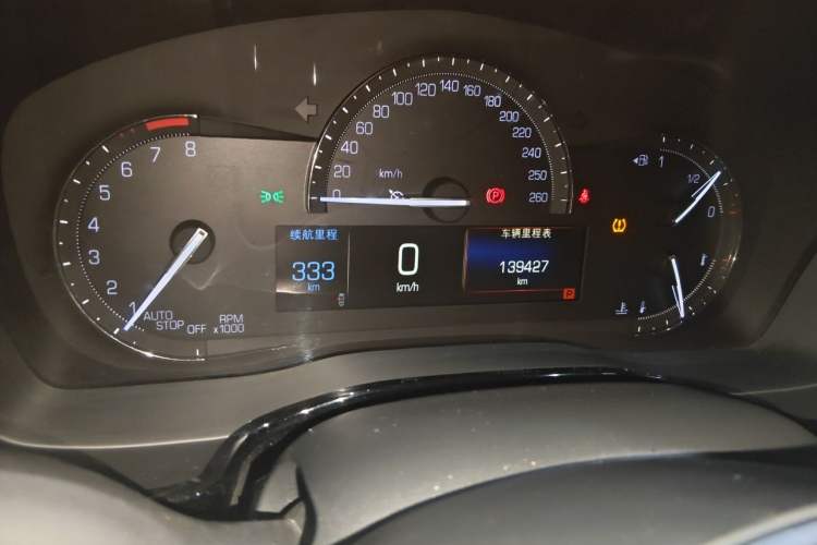 Used Cadillac XT5 2016 25T Luxury Model Odometer Close Up