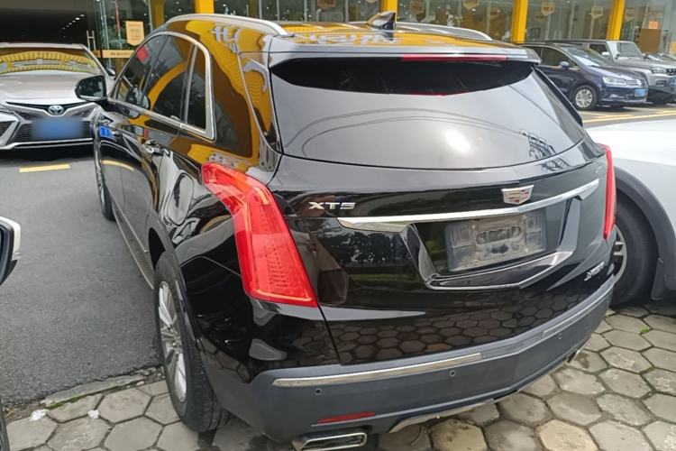 Used Cadillac XT5 2016 25T Luxury Model Rear Left 45 Deg