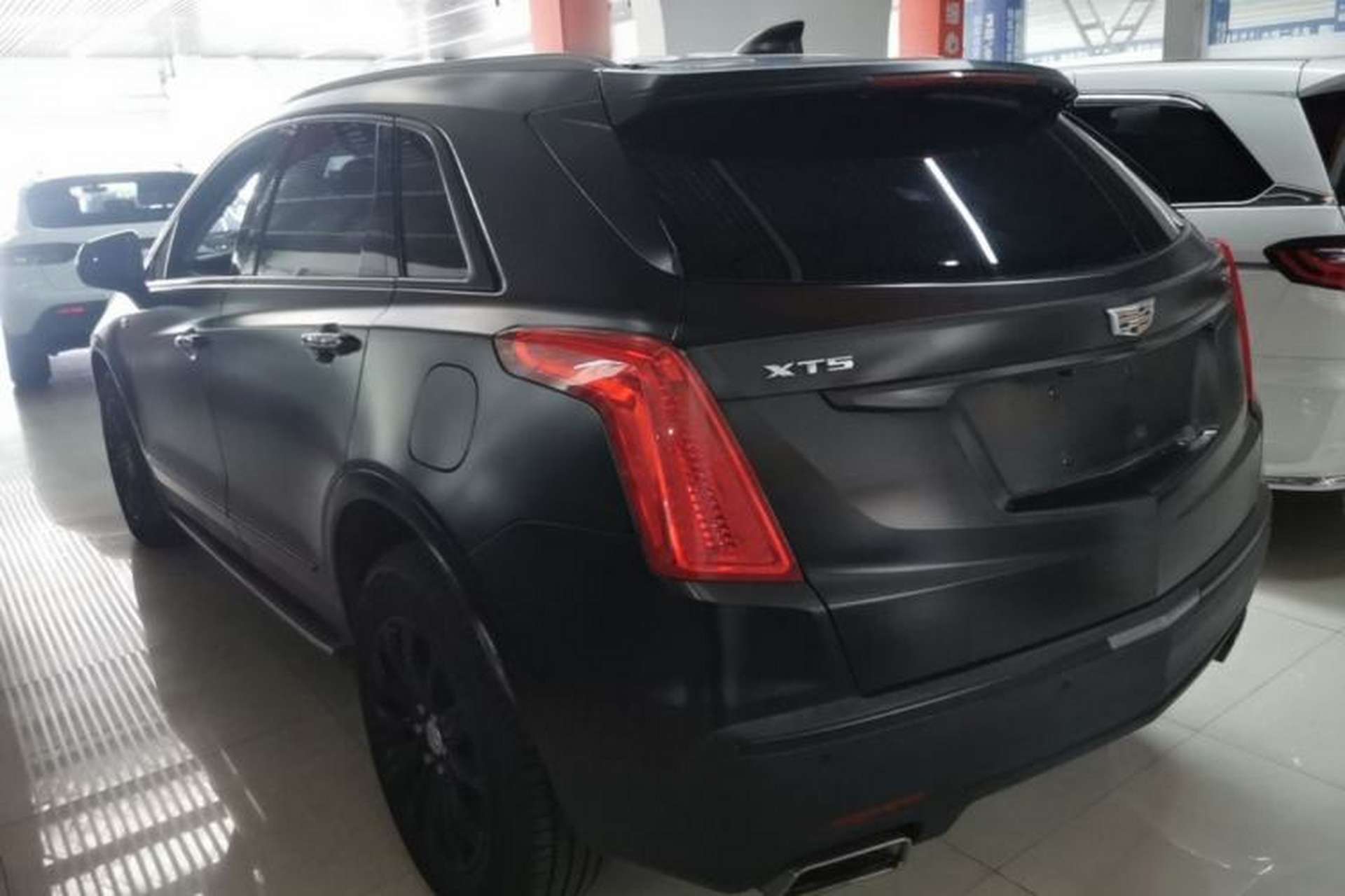 Used Cadillac XT5 2016 25T Luxury Model Rear Left 45 Deg