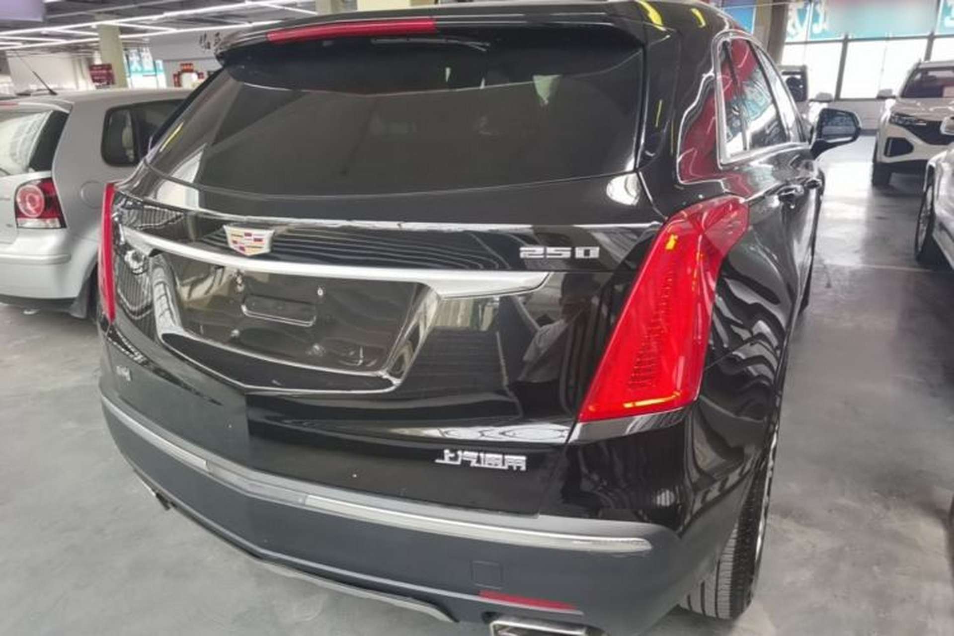Used Cadillac XT5 2016 25T Tech Edition Rear Right 45 Deg