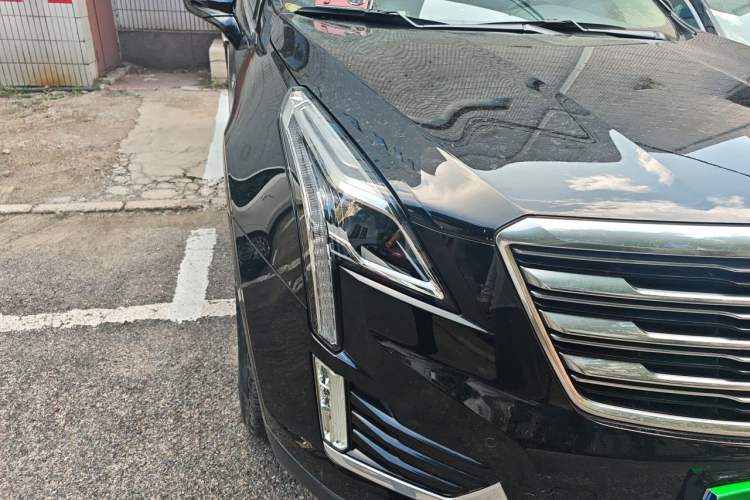 Used Cadillac XT5 2016 28T Four-Wheel Drive Luxury Model Right Front Headlight