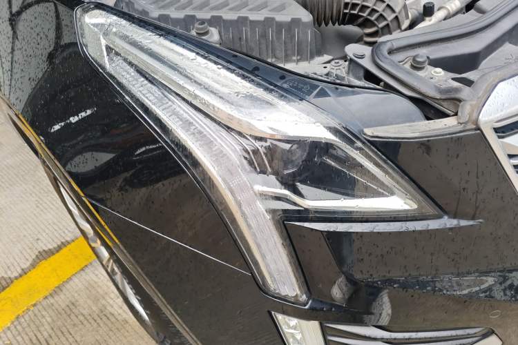 Used Cadillac XT5 2016 28T Four-Wheel Drive Luxury Model Right Front Headlight