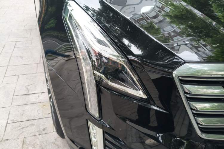Used Cadillac XT5 2016 28T Four-Wheel Drive Luxury Model Right Front Headlight
